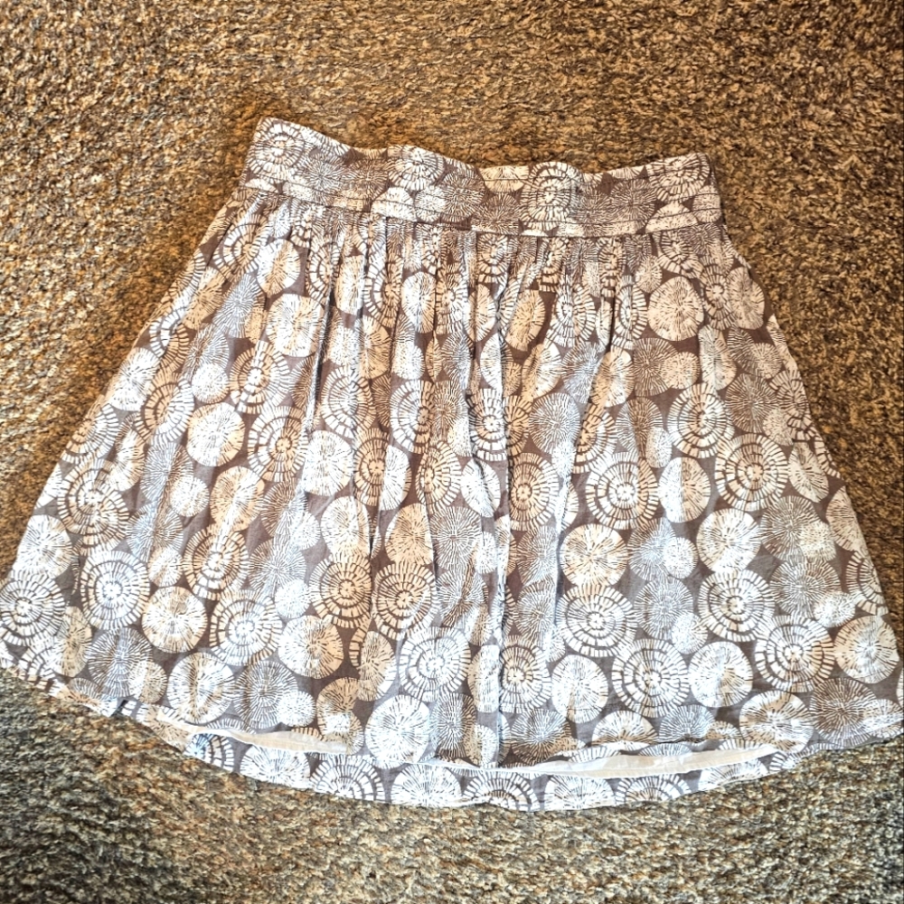 Banana Republic White and Gray A-Line Floral Skirt